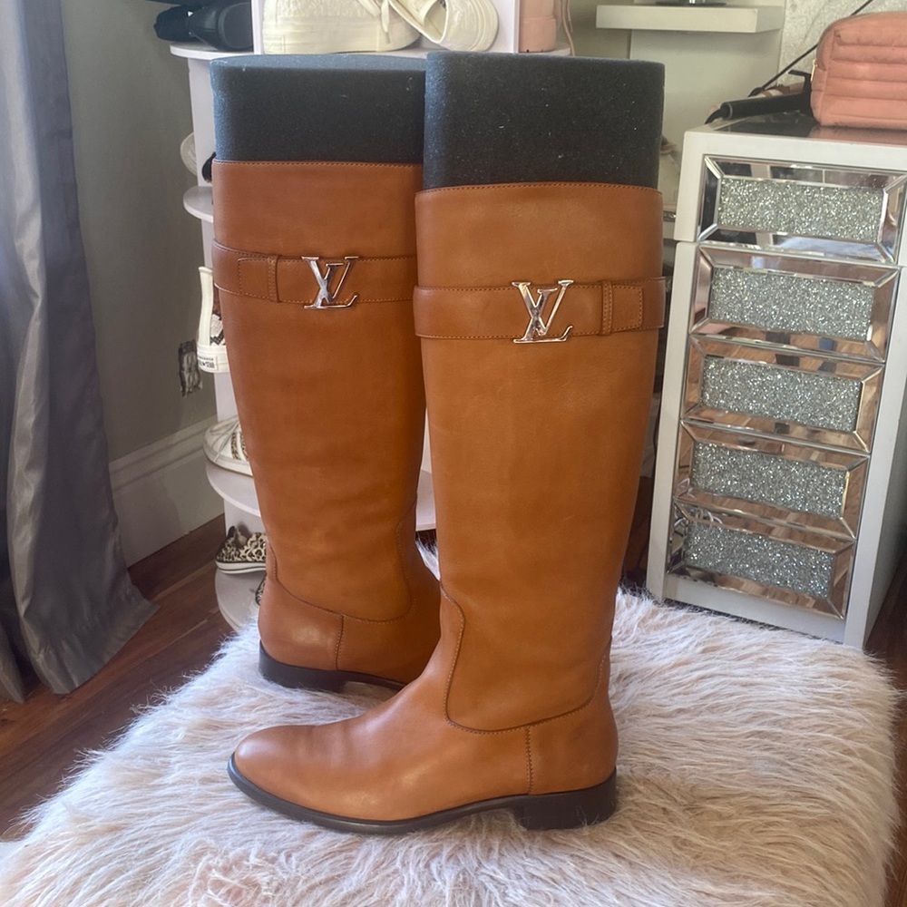 Authentic Louis Vuitton boots in camel brown. Size 39